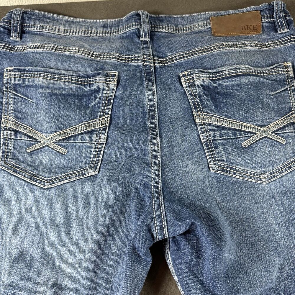 BKE Tyler Straight Leg Jeans Mens 36x34 Medium Wash Stretch Blue Denim Whiskers - Picture 3 of 9